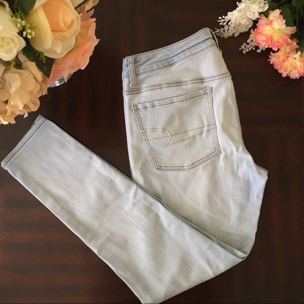 American Eagle Light Wash Jeggings